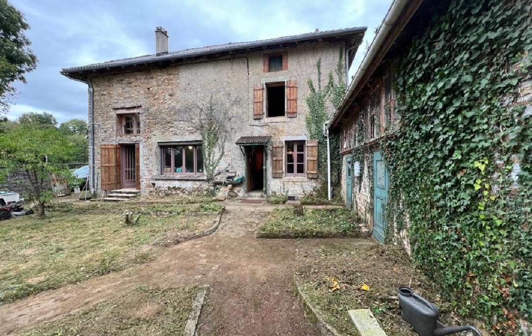 VALOIS IMMOBILIER : Maison / Villa | CHAMPAGNAC-LA-RIVIERE (87150) | 160 m2 | 50 000 € 